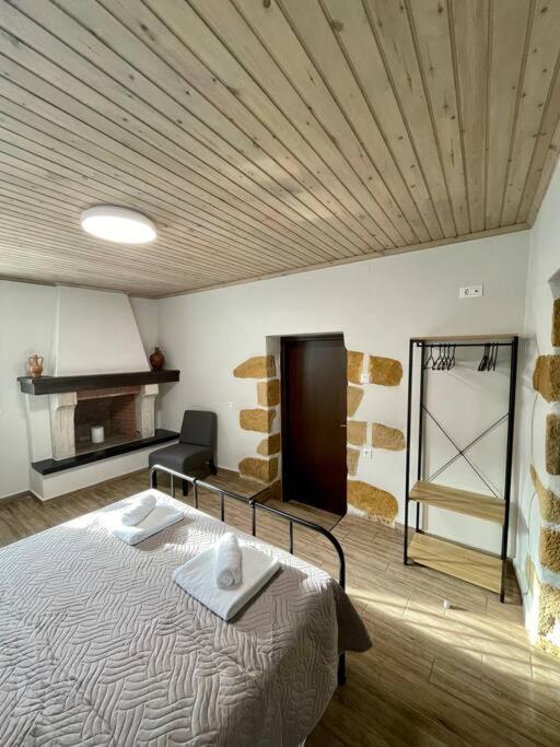 Villa Eftychia Serene Getaway With Hot Tub In A Quiet Location Киссамос Экстерьер фото