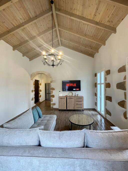 Villa Eftychia Serene Getaway With Hot Tub In A Quiet Location Киссамос Экстерьер фото