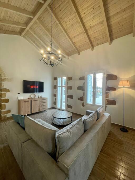 Villa Eftychia Serene Getaway With Hot Tub In A Quiet Location Киссамос Экстерьер фото