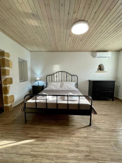 Villa Eftychia Serene Getaway With Hot Tub In A Quiet Location Киссамос Экстерьер фото