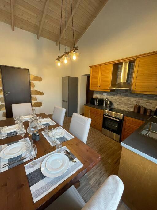 Villa Eftychia Serene Getaway With Hot Tub In A Quiet Location Киссамос Экстерьер фото